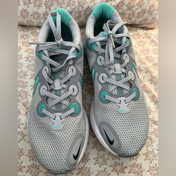 Nike Renew Run CK6360-007 Grey Turquoise White
Women's Running Shoes - Picture 3 of 9